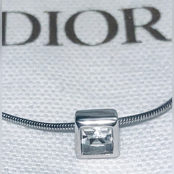100% Authentic CHRISTIAN DIOR Solitaire Crystal Pendant - Picture 11 of 14